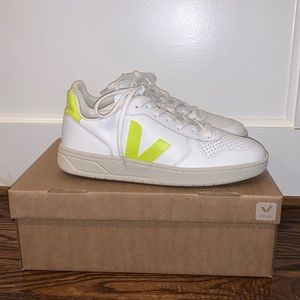 Unisex Veja V-10 Leather Extra White/Jaune Fluo